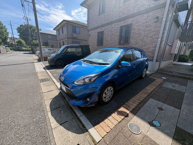 シャルマンの駐車場