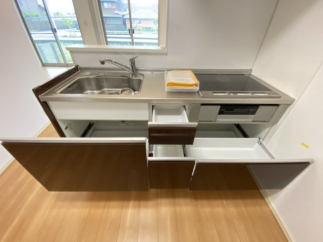 FloraＡのキッチン|※同物件、別のお部屋の写真です。設備は現況に従います。
