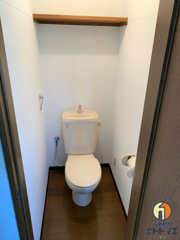 ユノソハイツ緒玉のトイレ|落ち着いた色調のトイレです