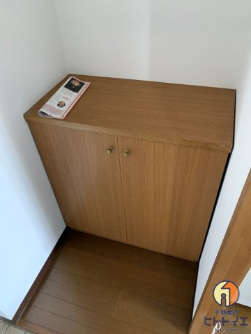 ユノソハイツ緒玉の玄関|収納もある玄関です