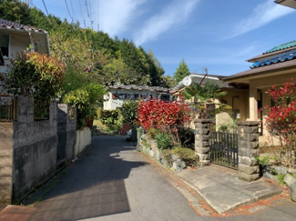【前面道路含む現地写真】