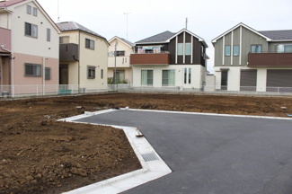 【前面道路含む現地写真】