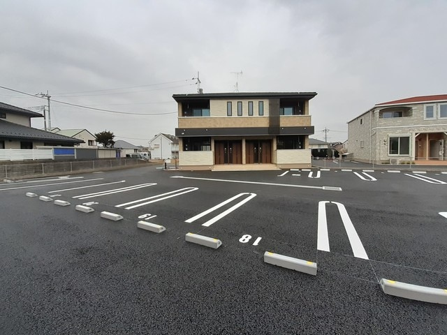 アール　ホームズⅠの駐車場
