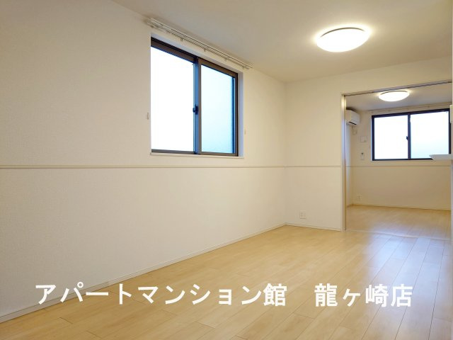 アール　ホームズⅠの居間・リビング