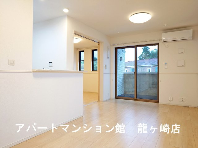 アール　ホームズⅠの居間・リビング