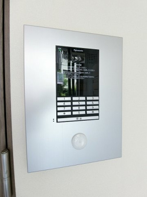 【エントランス】 | PHARE/ファーレ | 共用エントランスは不審者の侵入を未然に防ぐオートロック付き！防犯対策充実しています◎