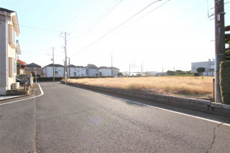 【前面道路含む現地写真】