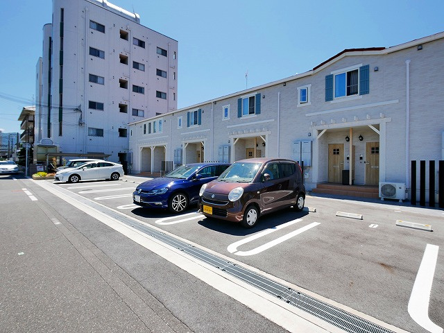 デーア　パラッツオの駐車場|駐車スペースもあります