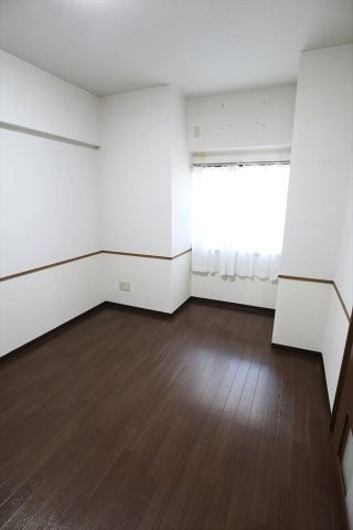 エトワール三永の洋室