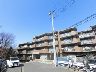 【外観】 | 総戸数３６戸、１９９９年１月築、管理人は日勤勤務につき管理体制良好です♪