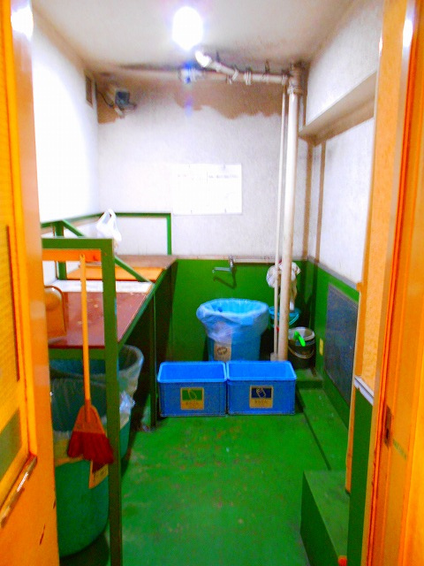 赤坂レジデンシャルホテルのその他共用部分|各フロアにごみステーション