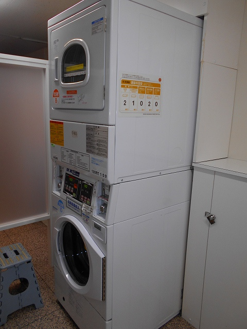 赤坂レジデンシャルホテルの設備|１Fコンランドリー、大型の乾燥機