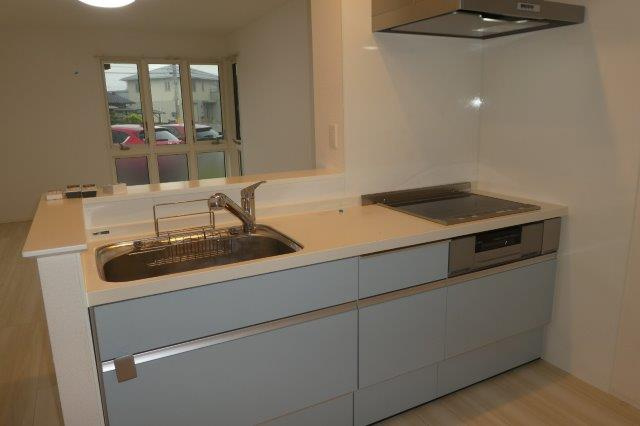 カトーナヴィラのキッチン|３口IHコンロ付システムキッチン