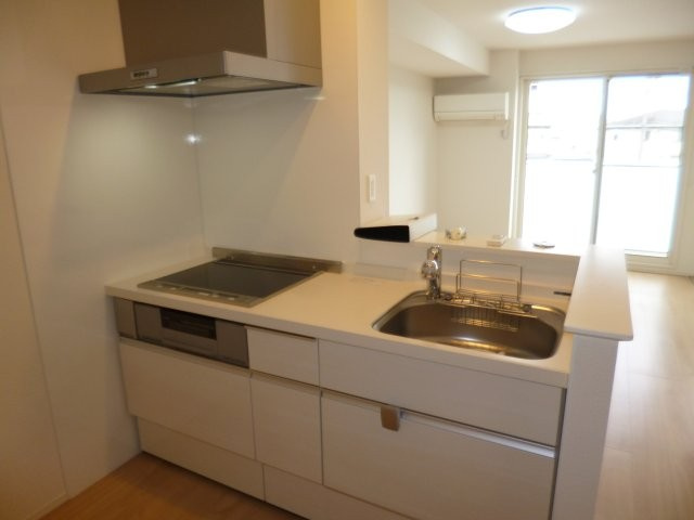 カトーナヴィラのキッチン|３口IHコンロ付システムキッチン