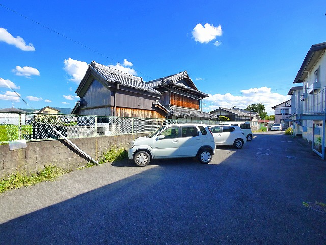 サンハイツ1号館の駐車場