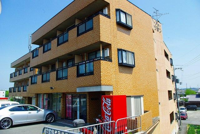 ロイヤルクリヨンの外観