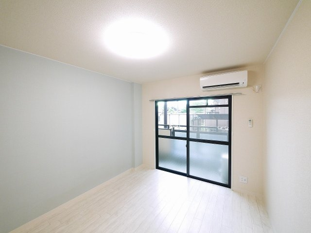 ロイヤルクリヨンの居間・リビング