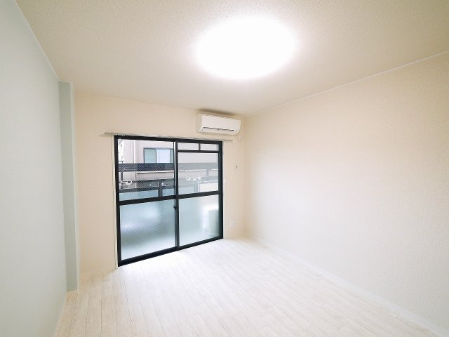 ロイヤルクリヨンの居間・リビング