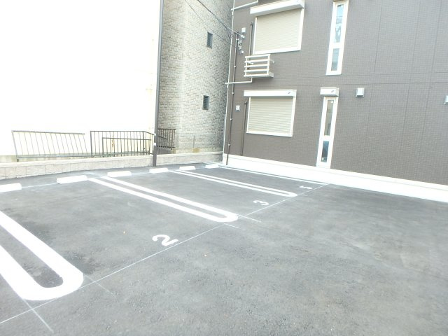 アルブルの駐車場