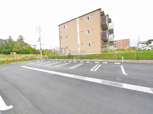 ラ・フルレックスの駐車場|駐車場があるので、車を買う予定の方も安心です