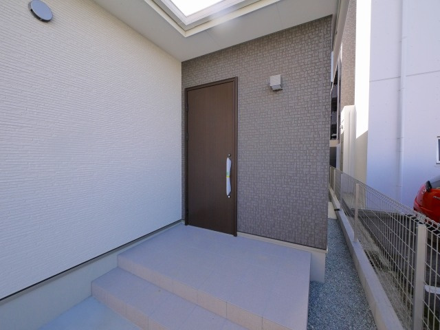 大宮町戸建のエントランス|落ち着いたエントランスです