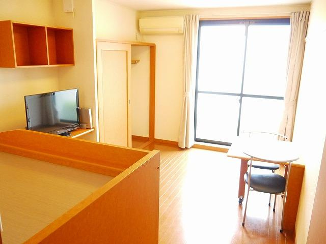 レオパレス伏見Ⅰの洋室|落ち着いた色調の洋室です
