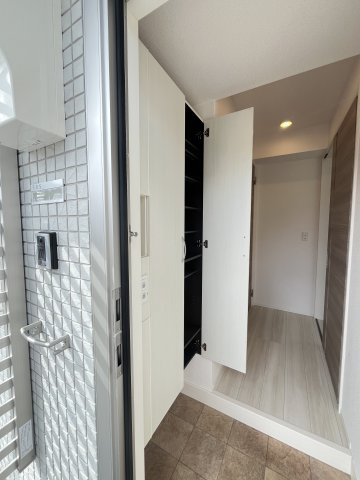 ville nouvelle（ヴィルヌーベル）Ⅱの玄関