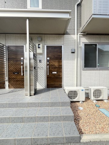 ville nouvelle（ヴィルヌーベル）Ⅱの玄関