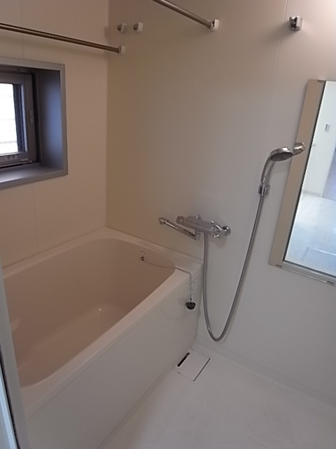 エスティメゾン神戸三宮の浴室