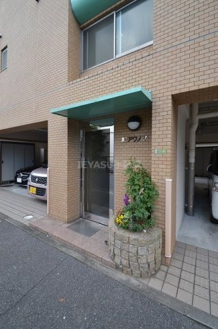 広島市西区草津東２丁目の賃貸マンションのエントランス