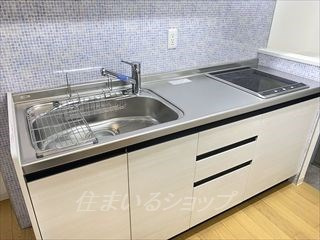 ＧＫビルのキッチン|ＩＨ２口コンロ付きシステムキッチン