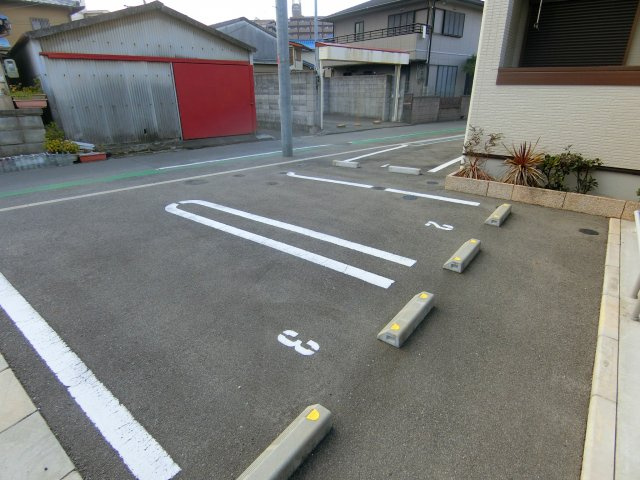 ビータ　プラシードの駐車場