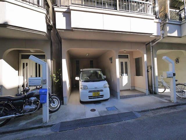 マイホーム城町2の駐車場|駐車場に車を止められます