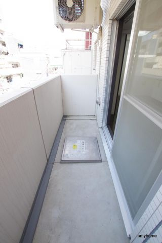 ウィルドゥ南森町　仲介手数料無料のバルコニー