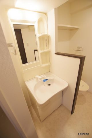 ウィルドゥ南森町　仲介手数料無料の洗面所