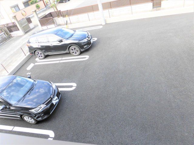 サンシティ伝馬町の駐車場