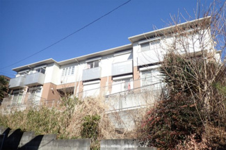 【外観】 | 積水ハウス施工の賃貸住宅シャーメゾン♪小田急多摩線「栗平」駅より徒歩10分！コンビニが近くて便利な立地の2階建てアパートです♪