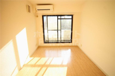 【居間・リビング】 | サンライズ千代崎 | 居間です