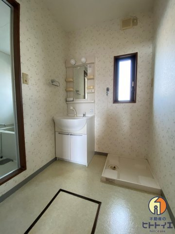 コンフレールの洗面所|広い洗面スペース