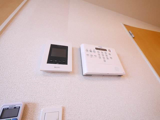 ハレ・コアのセキュリティ|お顔が見えるモニター付きインターホンもございます。