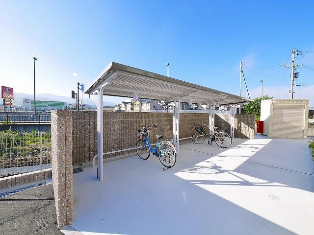 リバーサイド　インフィニティⅠのその他共用部分|広い駐輪場です