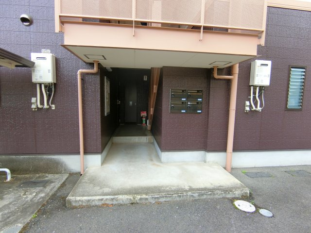 コンフォール東山のエントランス