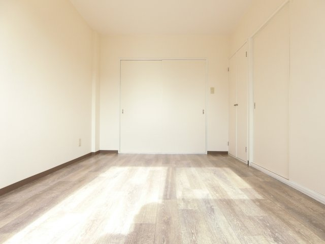 コンフォール東山の洋室