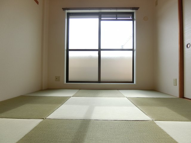コンフォール東山の和室