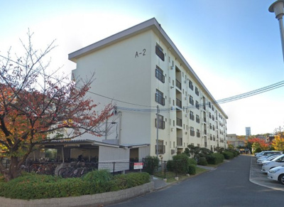 【外観】 | 千里古江台住宅A3棟 | 【現地写真】鉄筋コンクリート造の120戸の大型マンション♪