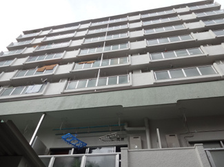 【外観】 | 鶯谷永谷マンション　鉄骨鉄筋コンクリート造の１０階建て！分譲タイプマンションで管理体制良好！鶯谷駅から徒歩４分・入谷駅から徒歩１０分の好立地！コンビニなど近くで買い物便利！