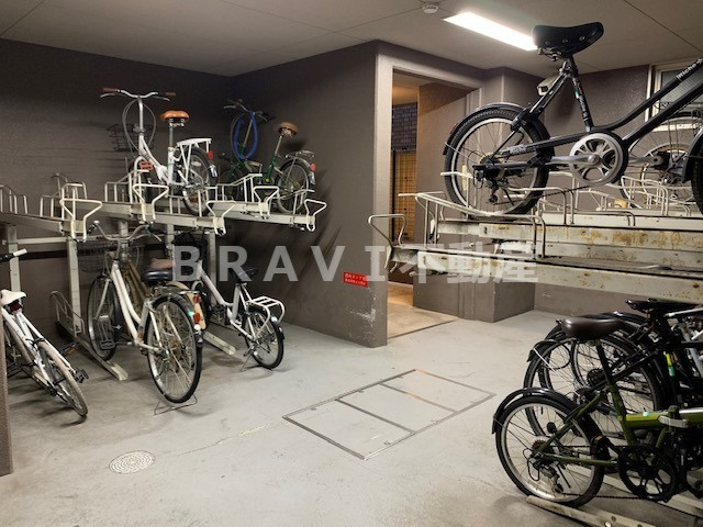 エスライズ本町東　BRAVI不動産のその他共用部分|【エスライズ本町東】駐輪場