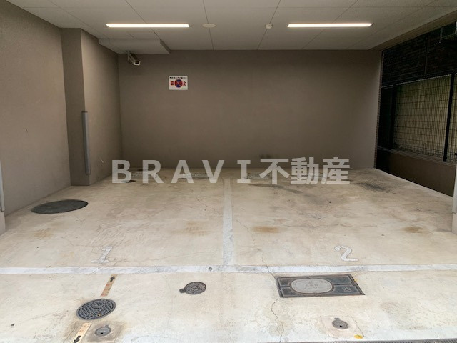 エスライズ本町東　BRAVI不動産の駐車場|【エスライズ本町東】駐車場に車を止められます