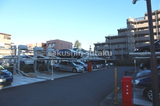 東急ドエルアルス津田沼東の駐車場