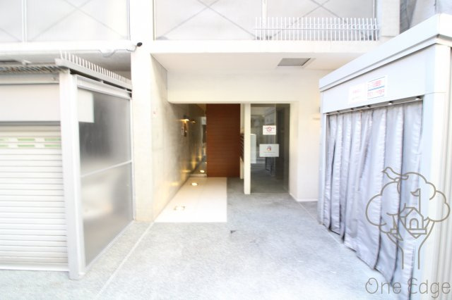 RAFFINEazmaのエントランス